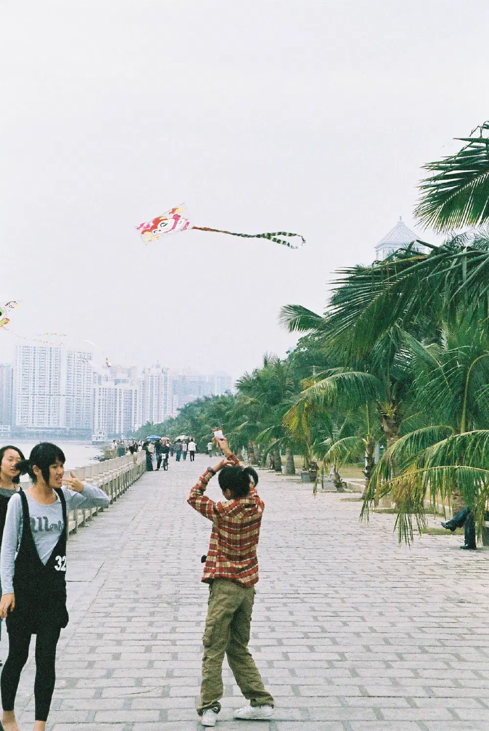 flying a kite gong bei
