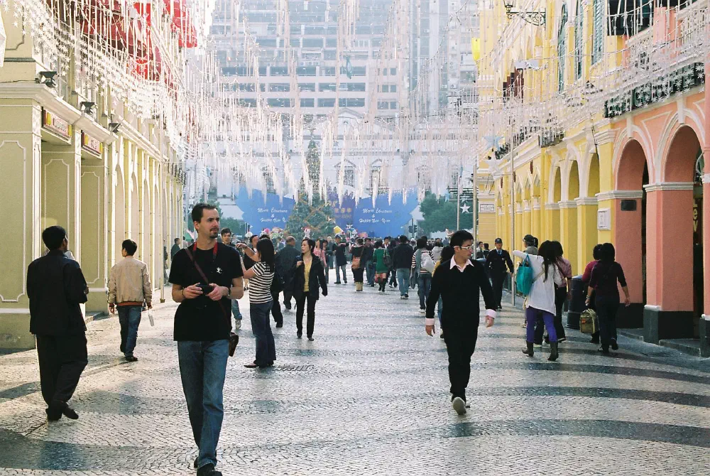 walking in central macau