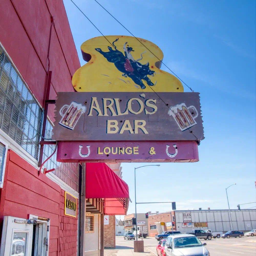 arlos bar wolf point