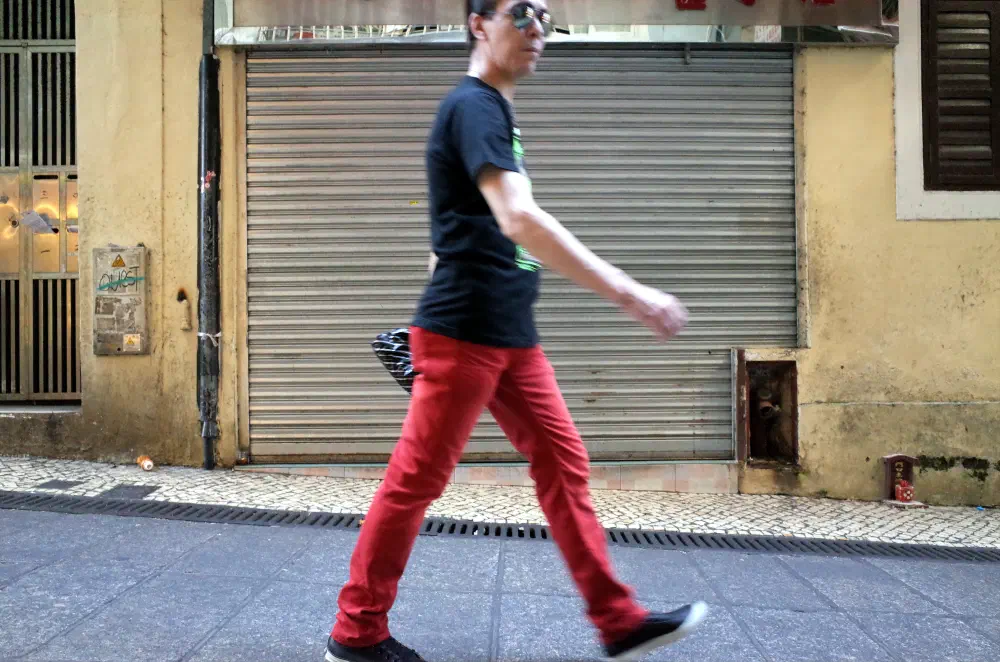 walking red pants macau